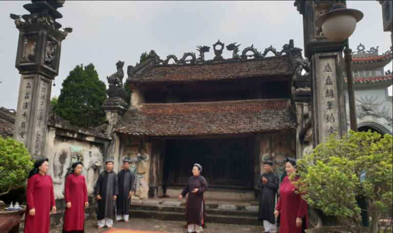 Làng cổ Hùng Lô