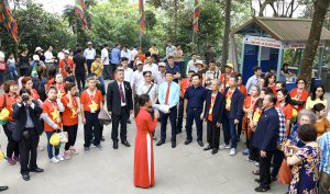 Những người “kể sử” ở Đền Hùng