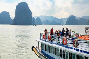 Phấn đấu phát triển du lịch Việt Nam hàng đầu Đông Nam Á