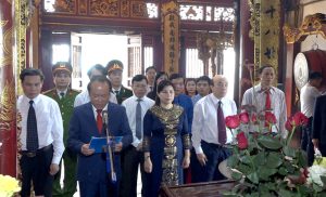 Phù Ninh: Dâng hương tưởng niệm các Vua Hùng