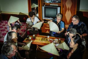 Rộn ràng làng nghề nón lá Gia Thanh