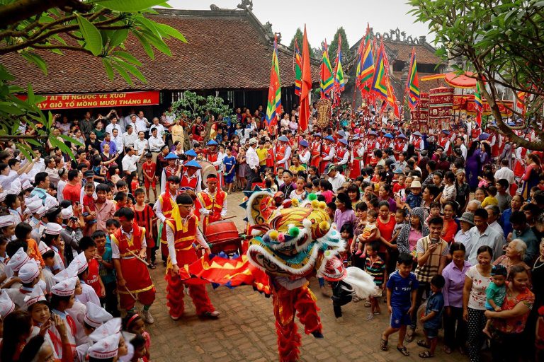 Làng cổ Hùng Lô