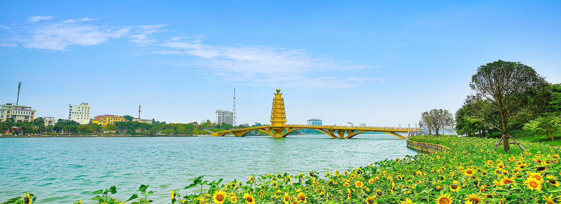 Cầu đi bộ Công viên Văn Lang