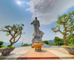 TƯỢNG ĐÀI BÁC HỒ TẠI NHÀ MÁY THỦY ĐIỆN HÒA BÌNH