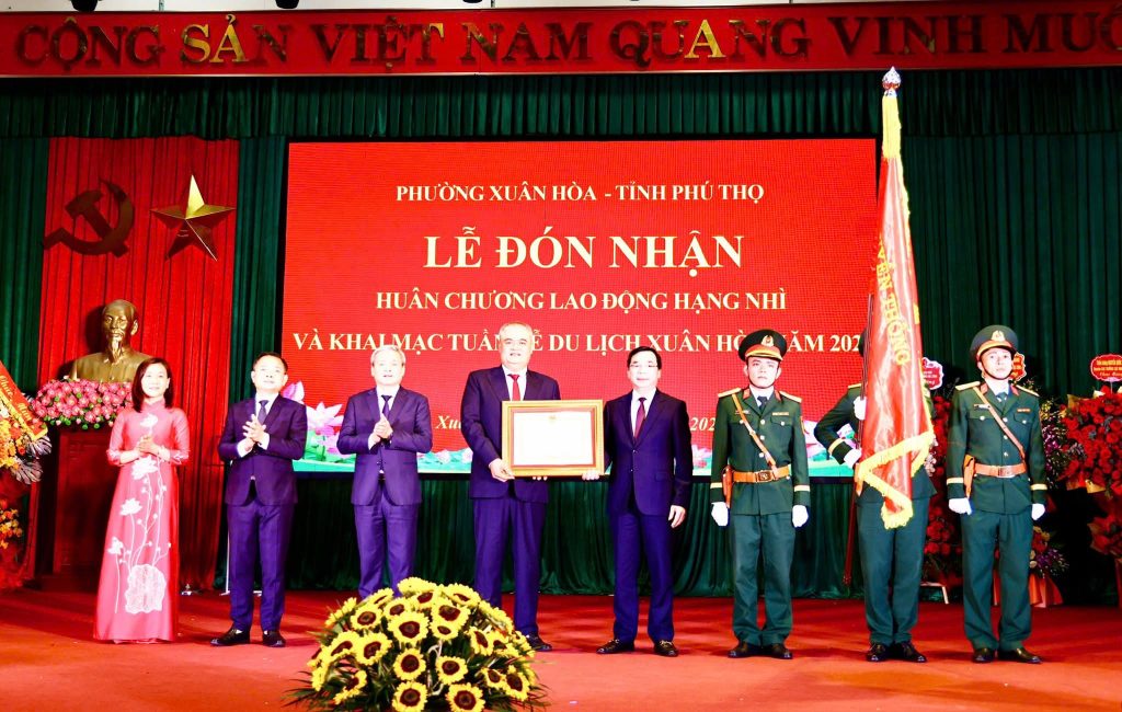 Phường Xuân Hòa đón nhận huân chương lao động hạng nhì và khai mạc tuần lễ Du lịch năm 2026