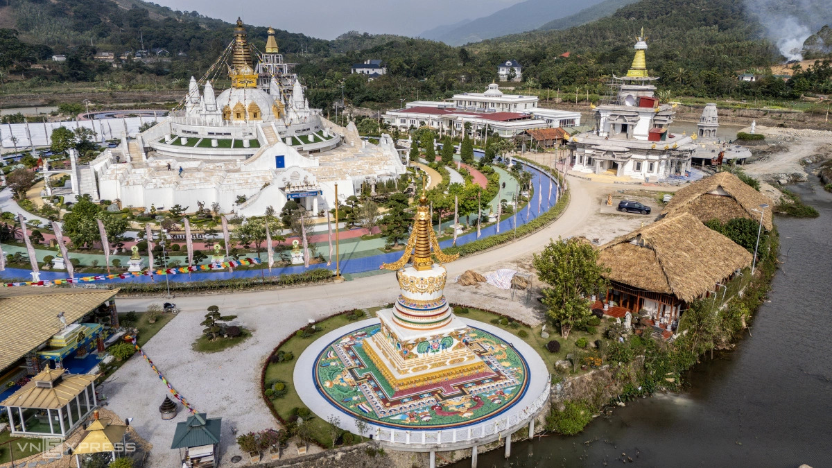 ĐẠI BẢO THÁP MANDALA TÂY THIÊN – DẤU ẤN KIẾN TRÚC PHẬT GIÁO KIM CƯƠNG THỪA GIỮA NÚI RỪNG TÂY THIÊN