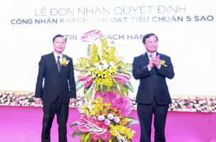 Khách sạn Mường Thanh Phú Thọ đón nhận Quyết định công nhận đạt tiêu chuẩn 5 sao