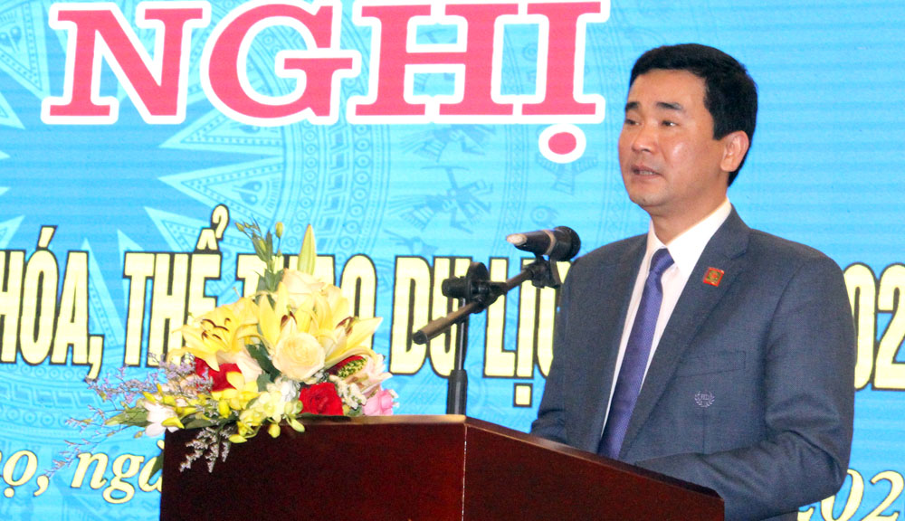 dong-chi-ho-dai-dung-pho-chu-tich-ubnd-tinh-phat-bieu-chi-dao-tai-hoi-nghi-1578568945